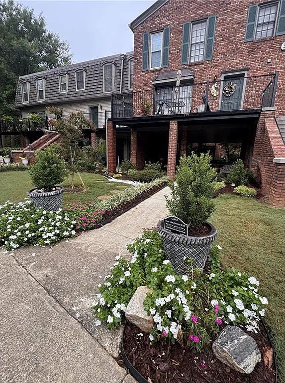 1 bed, 800 sqft, $1,300 — Photo 2