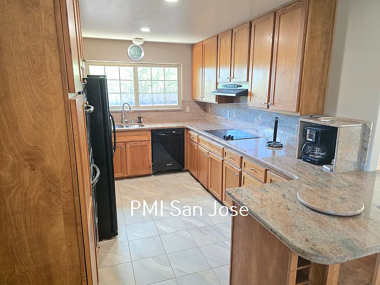 900 Susan Ct — Photo 3