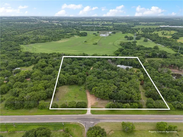 5853 Tokio Rd, West, TX 76691