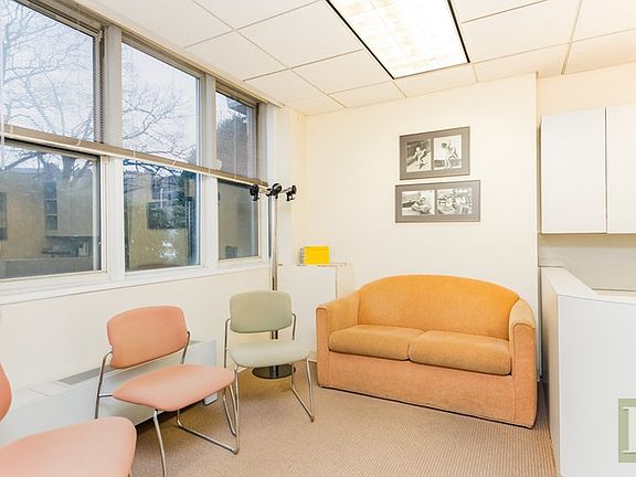3rd image of 3755 Henry Hudson Pkwy W APT 1D