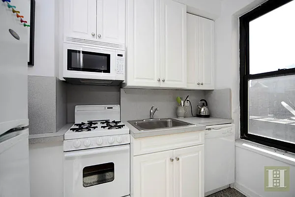 Rented by Halstead Real Estate | media 32