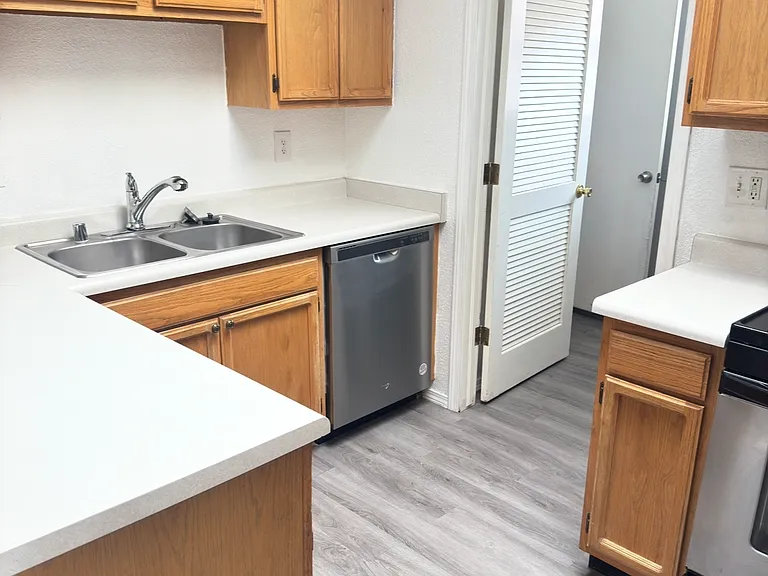 5020 Cedar Sands Ln — Photo 4