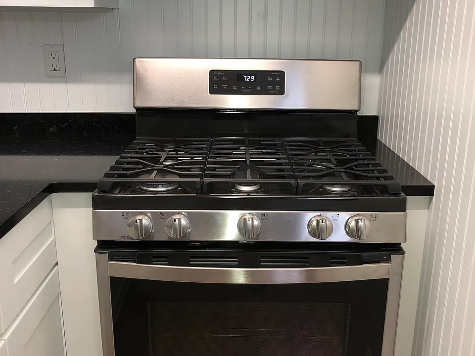 Gas stove