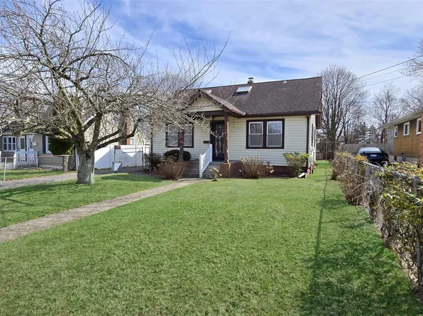 19 2nd Avenue, Central Islip, NY 11722
