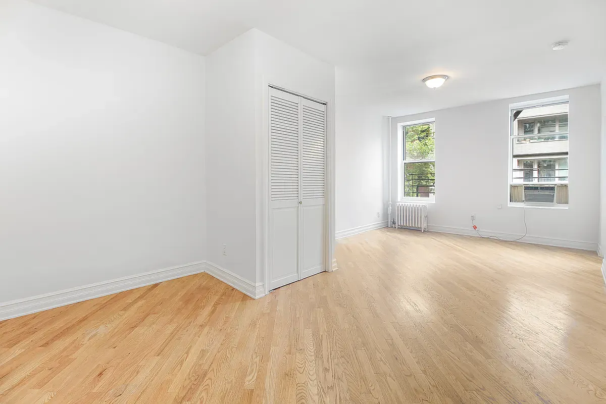 352 East 19th Street — Photo 2