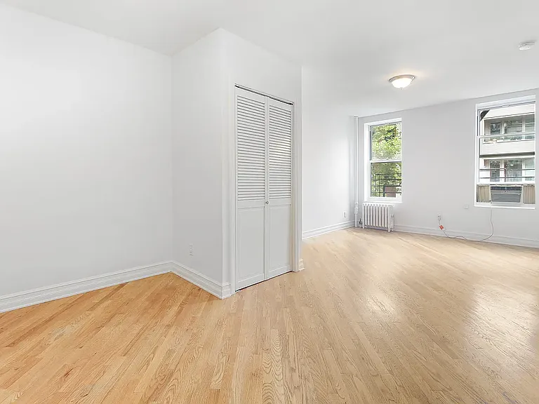 352 E 19th St #3F — Photo 2
