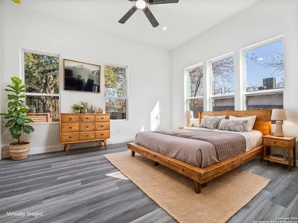 445 Cooper St, San Antonio, TX 78210