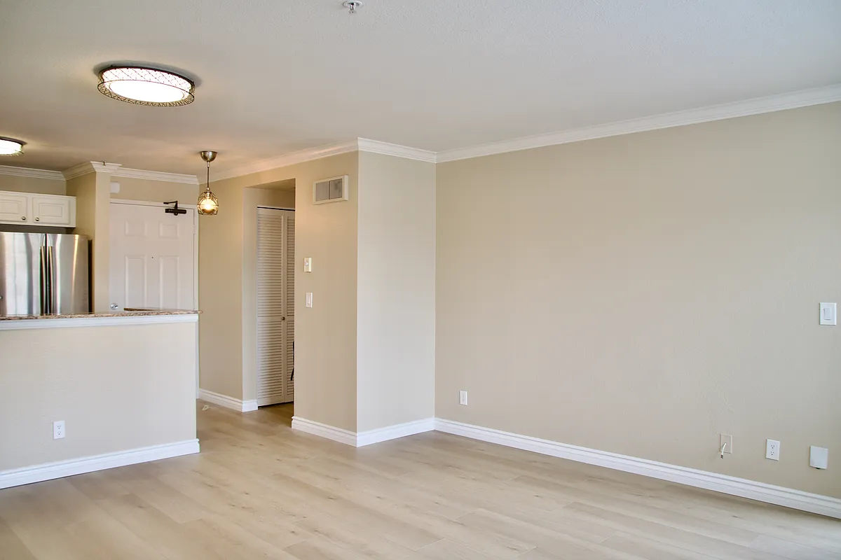 Building Photo - 8889 Caminito Plaza Centro #7425