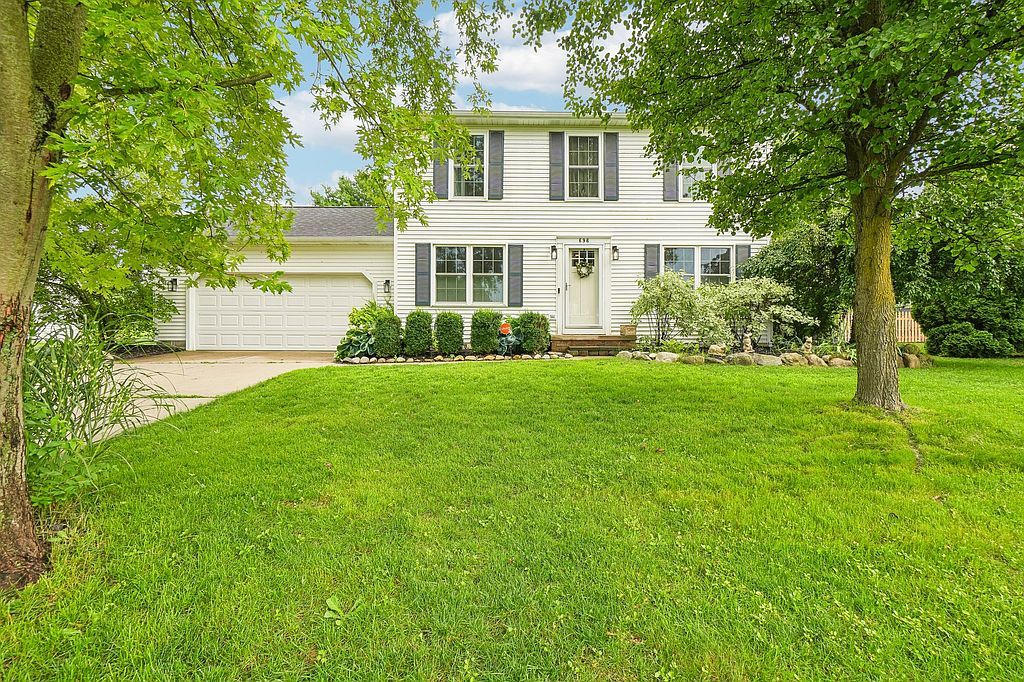 696 Vincent St - Property Image