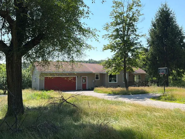 N6070 County Rd W, Wild Rose, WI 54984