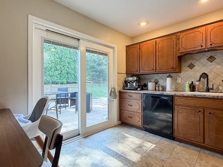 951 Daniel Dr — Photo 8