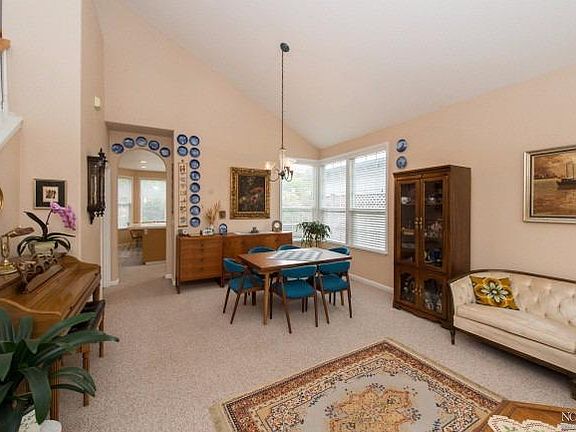 5th image of 836 Holly Ln