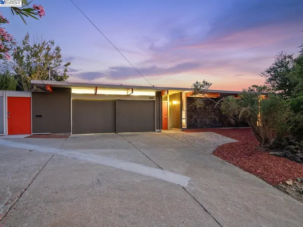 5275 Greenridge Rd, Castro Valley, CA 94552