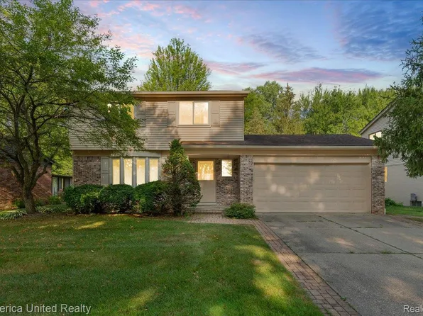 3455 Harmony Dr, Troy, MI 48083