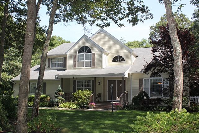 1st image of 7 Surrey Ln