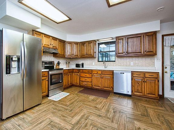 3rd image of 5039 Mockingbird Ln