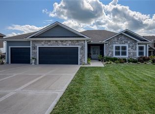 816 155th Cir, Basehor, KS 66007
