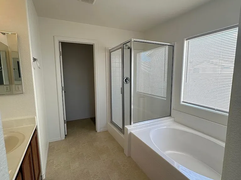 930 Wembly Hills Pl — Photo 14