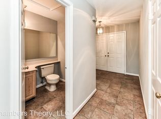 8 Foxmore Ct, Sterling, VA 20165