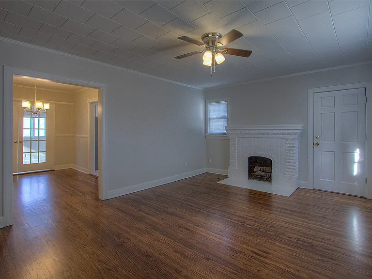 1316 S Knoxville Ave — Photo 3