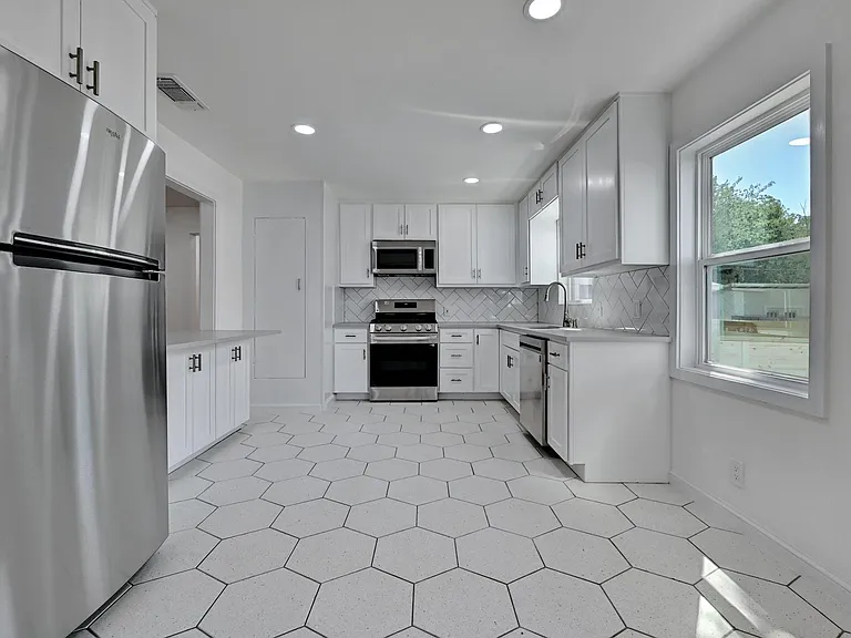 203 Nelray Blvd — Photo 9