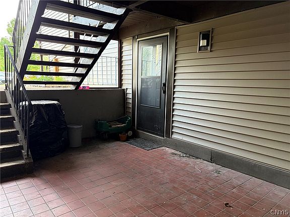 4th image of 530 Village Blvd N