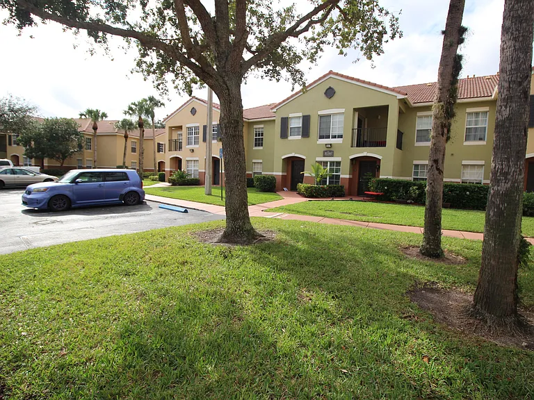 10300 Fox Trail Rd S — Photo 16