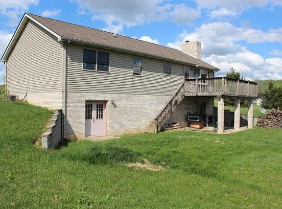 3rd image of 1984 Oak Ln