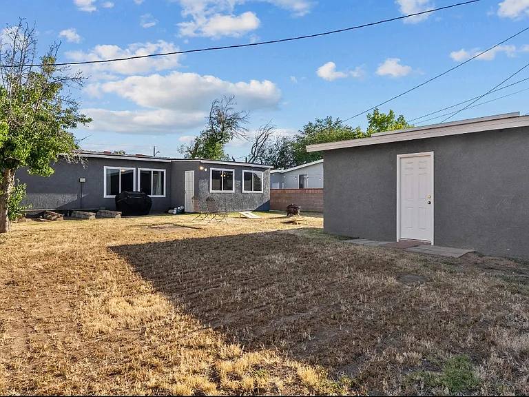 1327 W Ivesbrook St — Photo 22