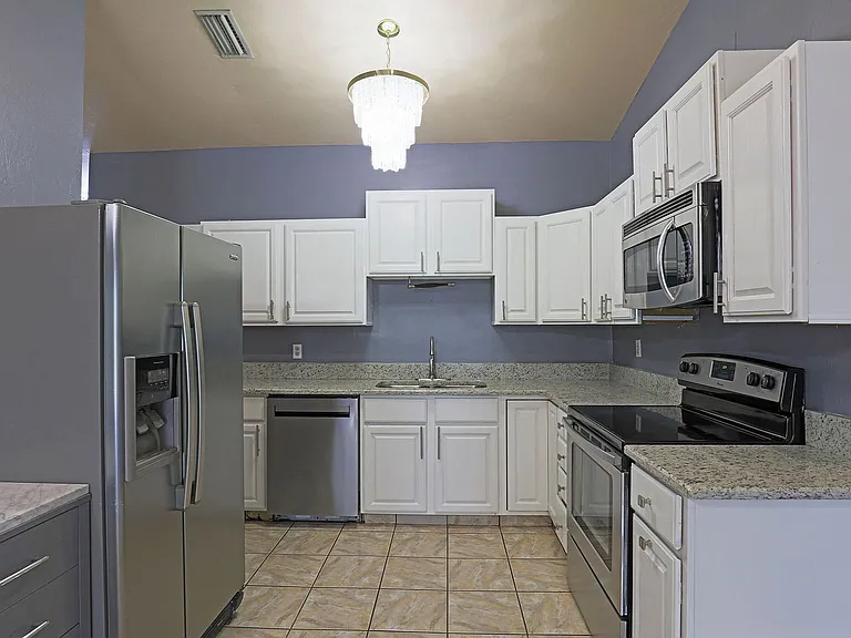 3818 SW 7th Pl — Photo 4