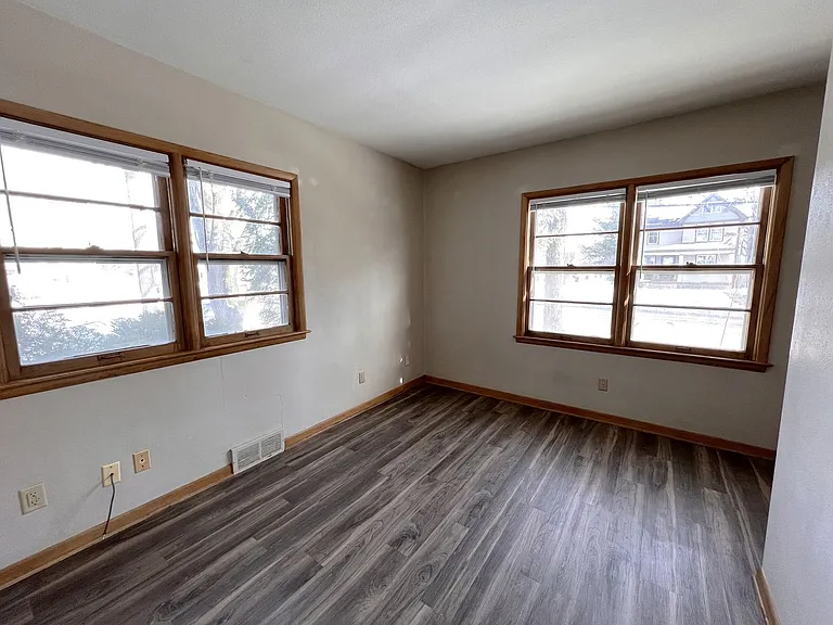 633 Walnut St — Photo 8
