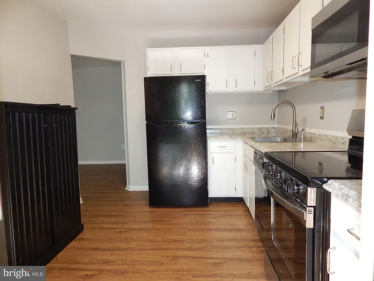 17 Juliet Ln #303 — Photo 8
