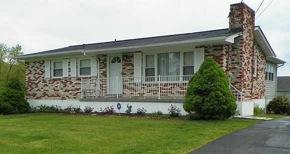 1st image of 140 Inez Ave