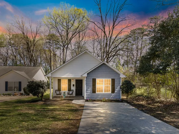 913 Tennyson Dr, Charlotte, NC 28208