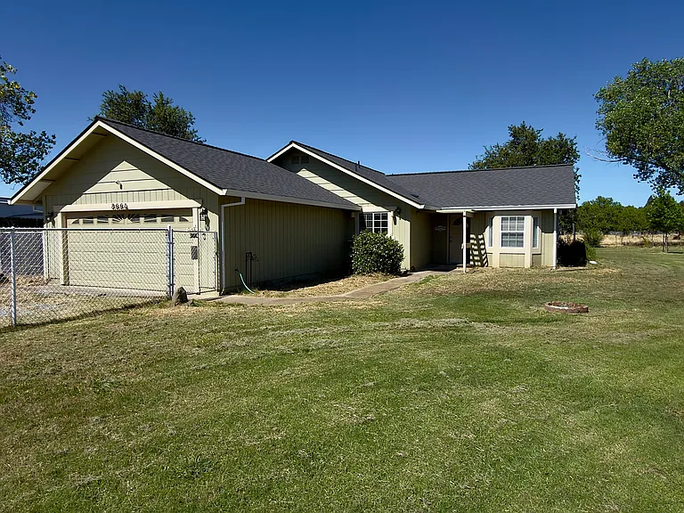 8664 Deschutes Rd — Photo 2