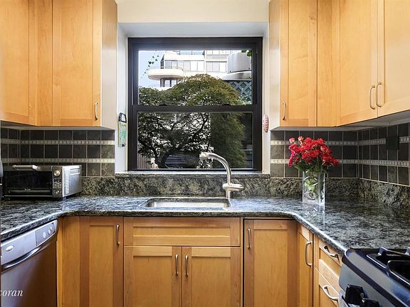 5th image of 301 E 48th St APT 18F