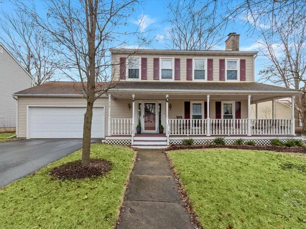 1465 Banbury Ave, St Charles, IL 60174
