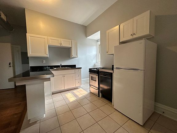 4th image of 5823 Stanton Ave #6