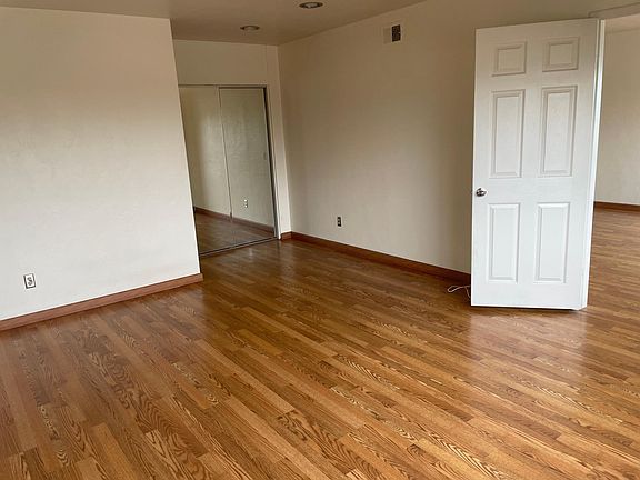 4th image of 4551 Santa Monica Ave