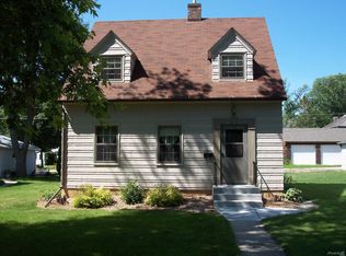 207 E 1st St, Morris, MN 56267