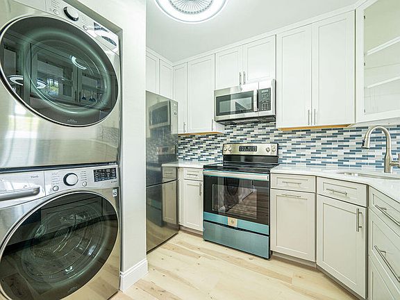 5th image of 3930 S Roosevelt Blvd APT E211