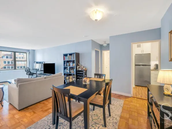 301 East 62nd Street image 8 of 11