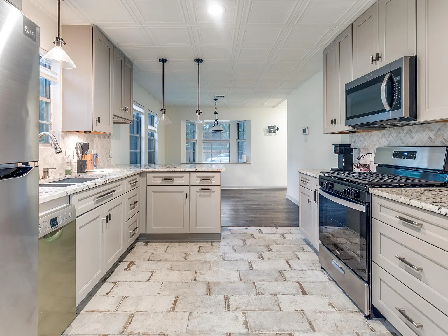 4 bed, 2.0 bath, 1416 sqft, $1,014 — Photo 4