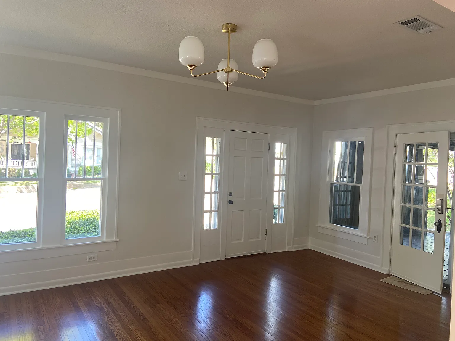 3 bed, 1.5 bath, 1578 sqft, $3,500 — Photo 3
