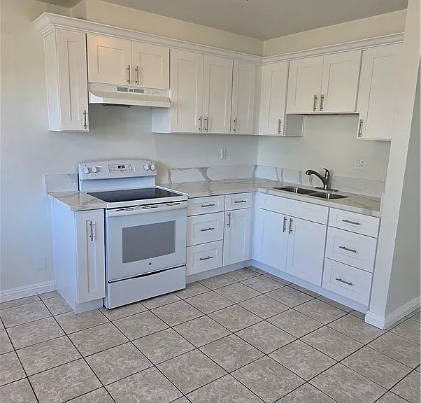 22557 Adrienne Ave — Photo 4