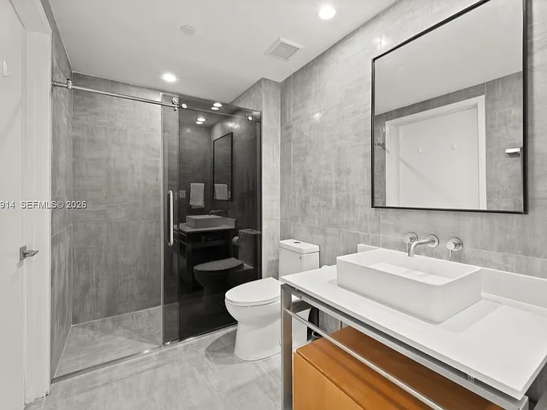 6000 Collins Ave #517 — Photo 13