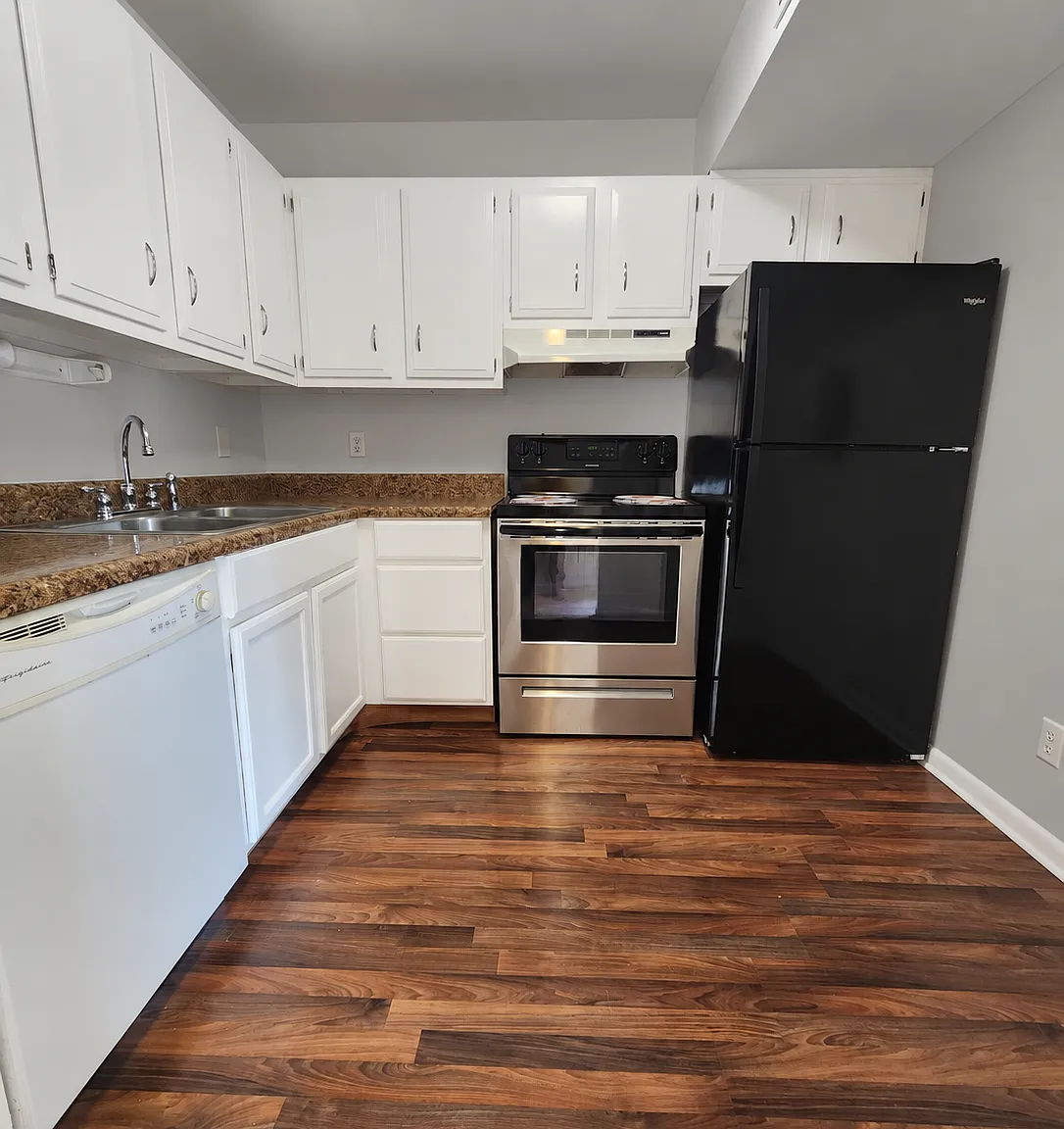 2 bed, 900 sqft, $1,200 — Photo 3