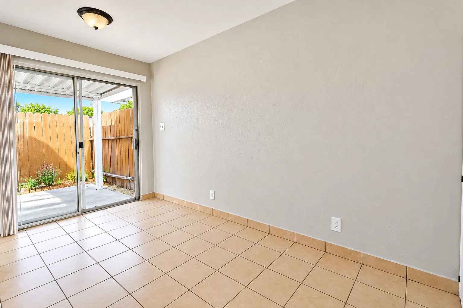 2 bed, 1.5 bath, 1072 sqft, $2,050 — Photo 4