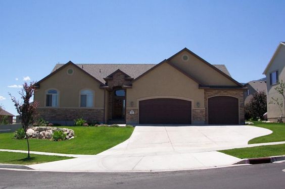 1st image of 227 W Ivy Ln