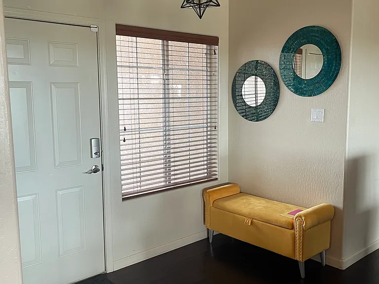 Entry/foyer
